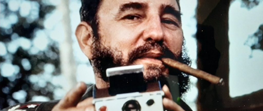 Fidel de Cerca en tete